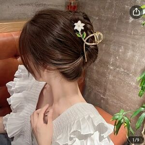 COPY - ELEGANT WHITE LILY HAIR ACCESSORY